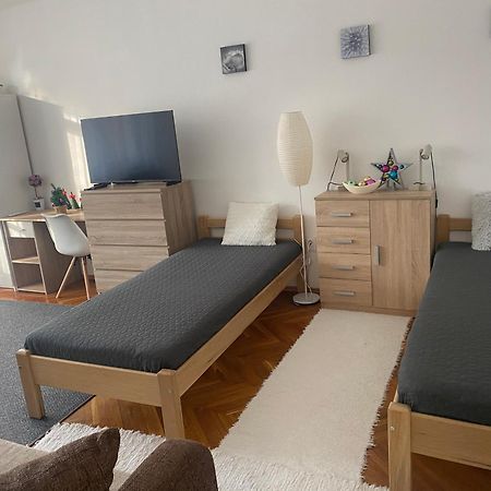 Koezponti Apartman Кишкунфеледьхаза Экстерьер фото