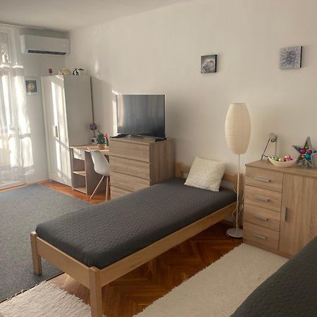 Koezponti Apartman Кишкунфеледьхаза Экстерьер фото