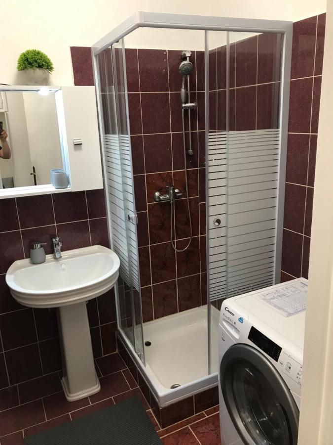 Koezponti Apartman Кишкунфеледьхаза Экстерьер фото
