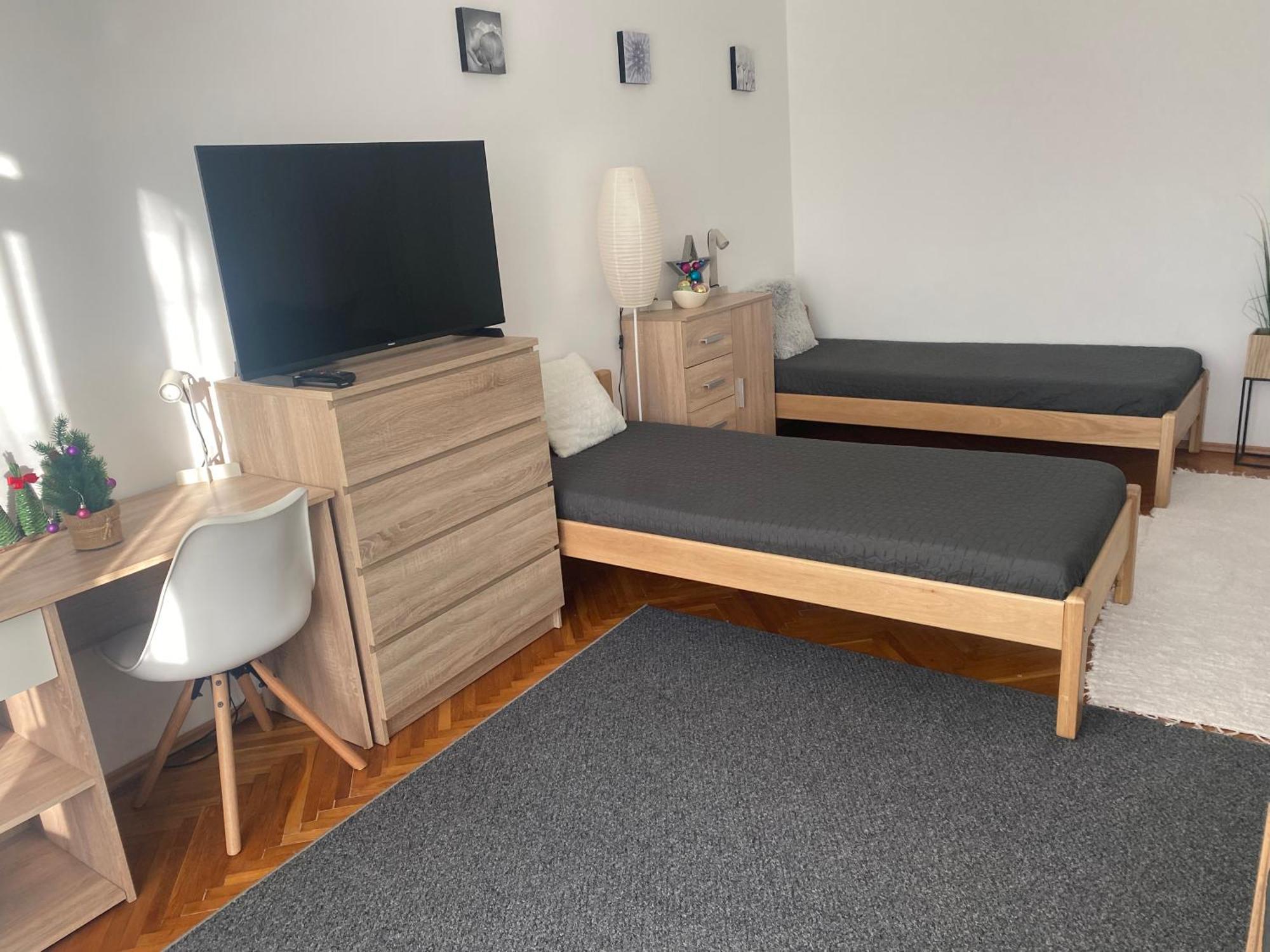 Koezponti Apartman Кишкунфеледьхаза Экстерьер фото