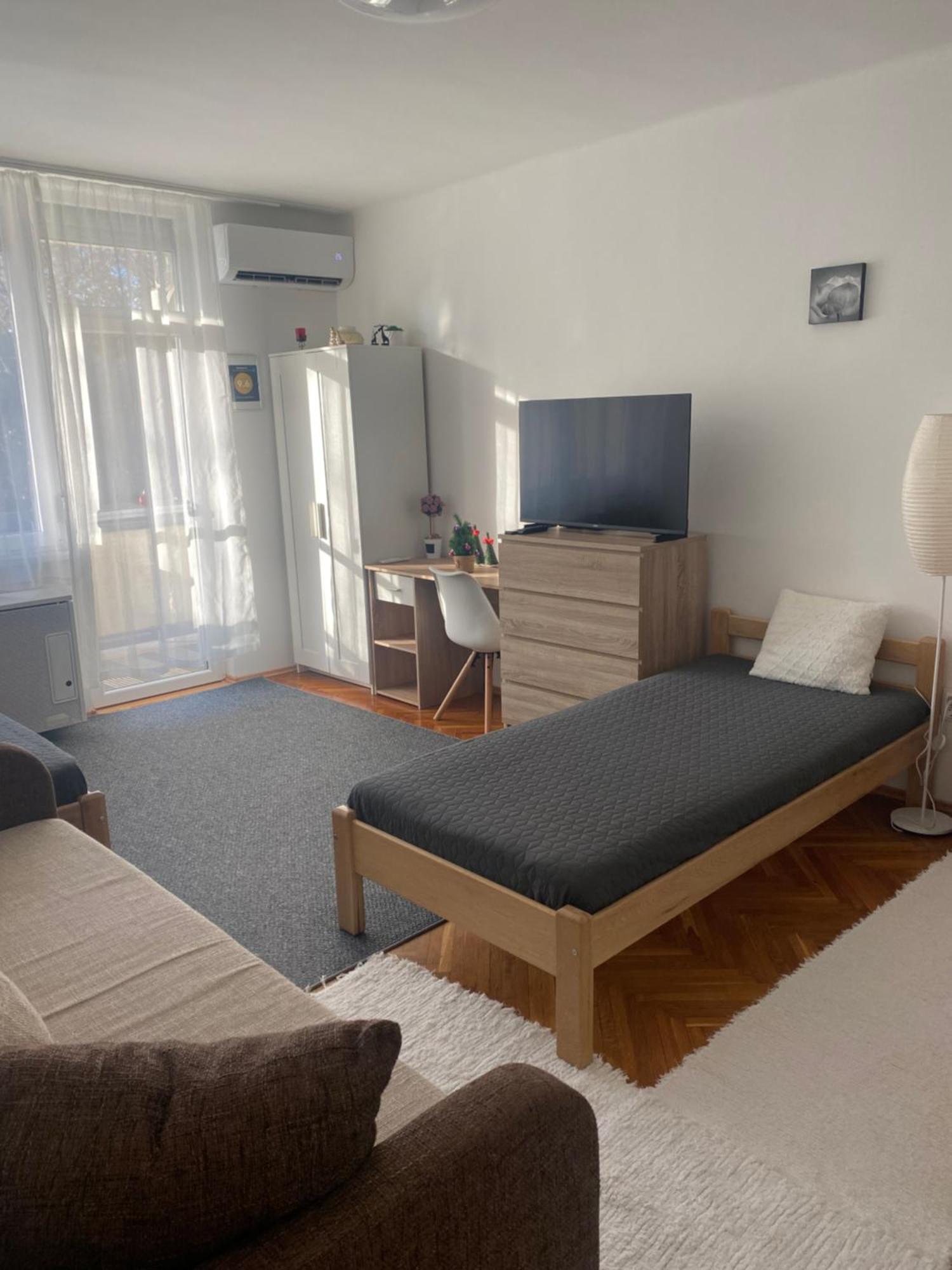 Koezponti Apartman Кишкунфеледьхаза Экстерьер фото